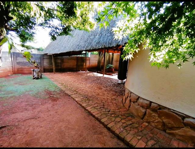 3 BEDROOM HOUSE FOR SALE IN DERSLEY
